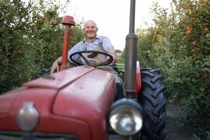 rolnik na traktorze