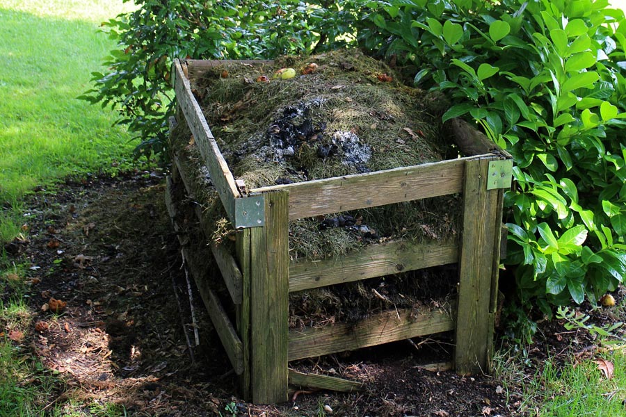 Kompost w ogrodzie